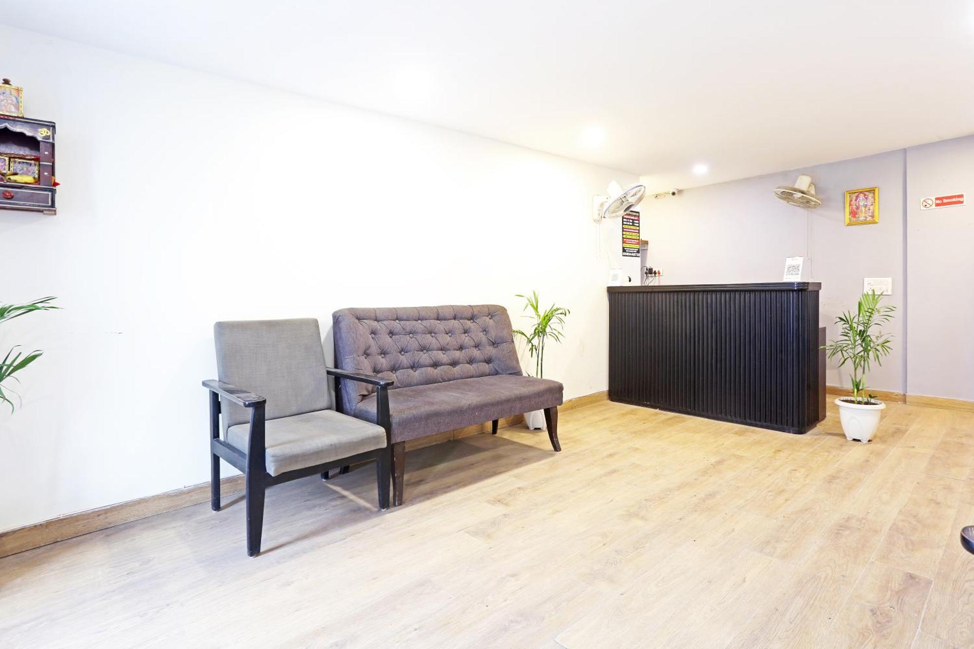 Hotel Twamev Residency Uttam Nagar Couple Friendly デリー エクステリア 写真