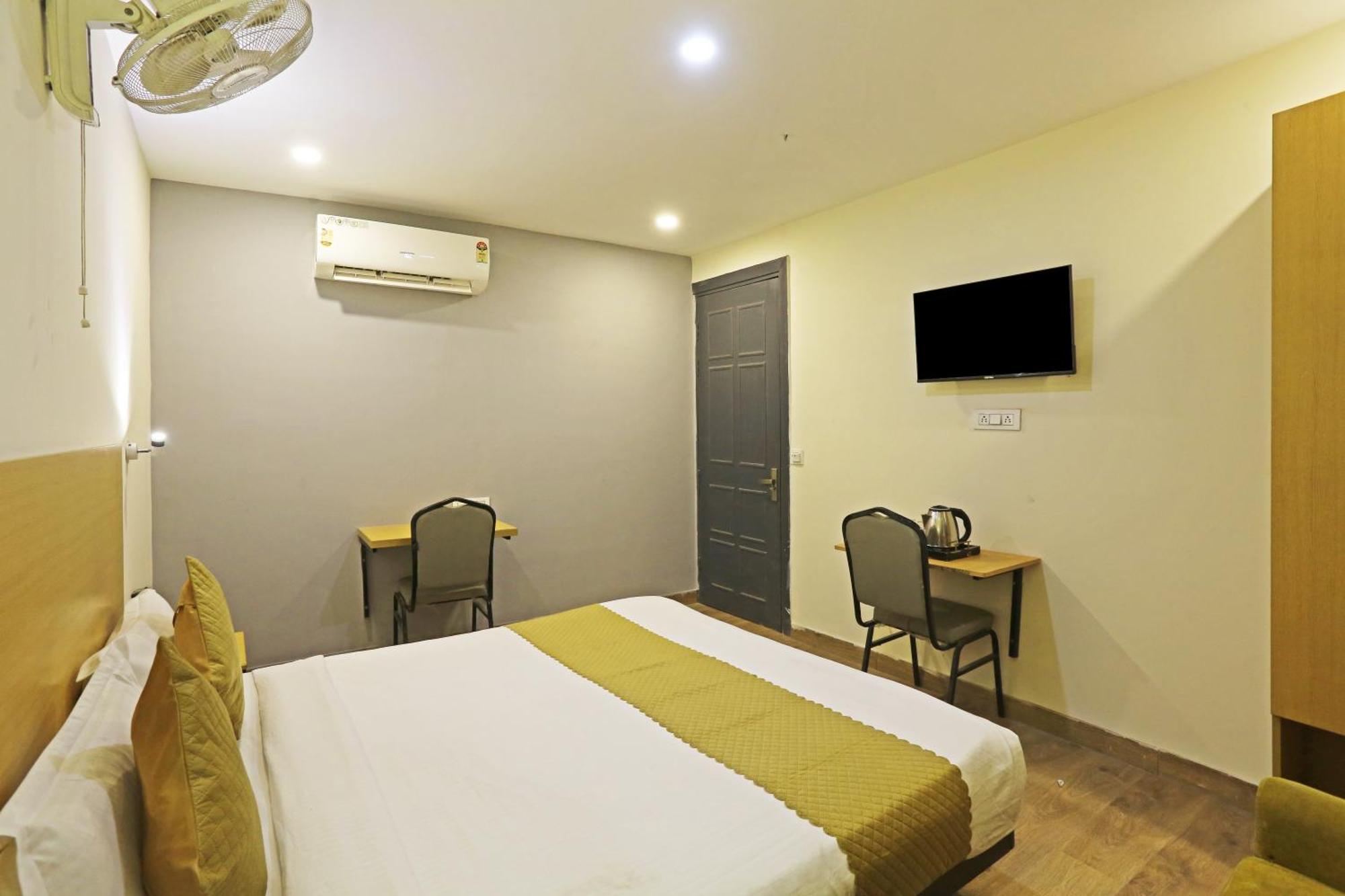 Hotel Twamev Residency Uttam Nagar Couple Friendly デリー エクステリア 写真
