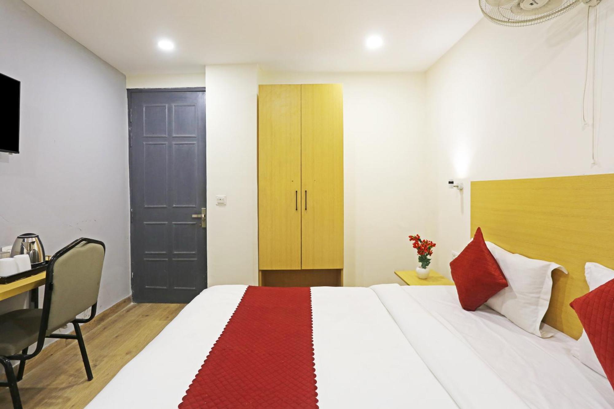Hotel Twamev Residency Uttam Nagar Couple Friendly デリー エクステリア 写真