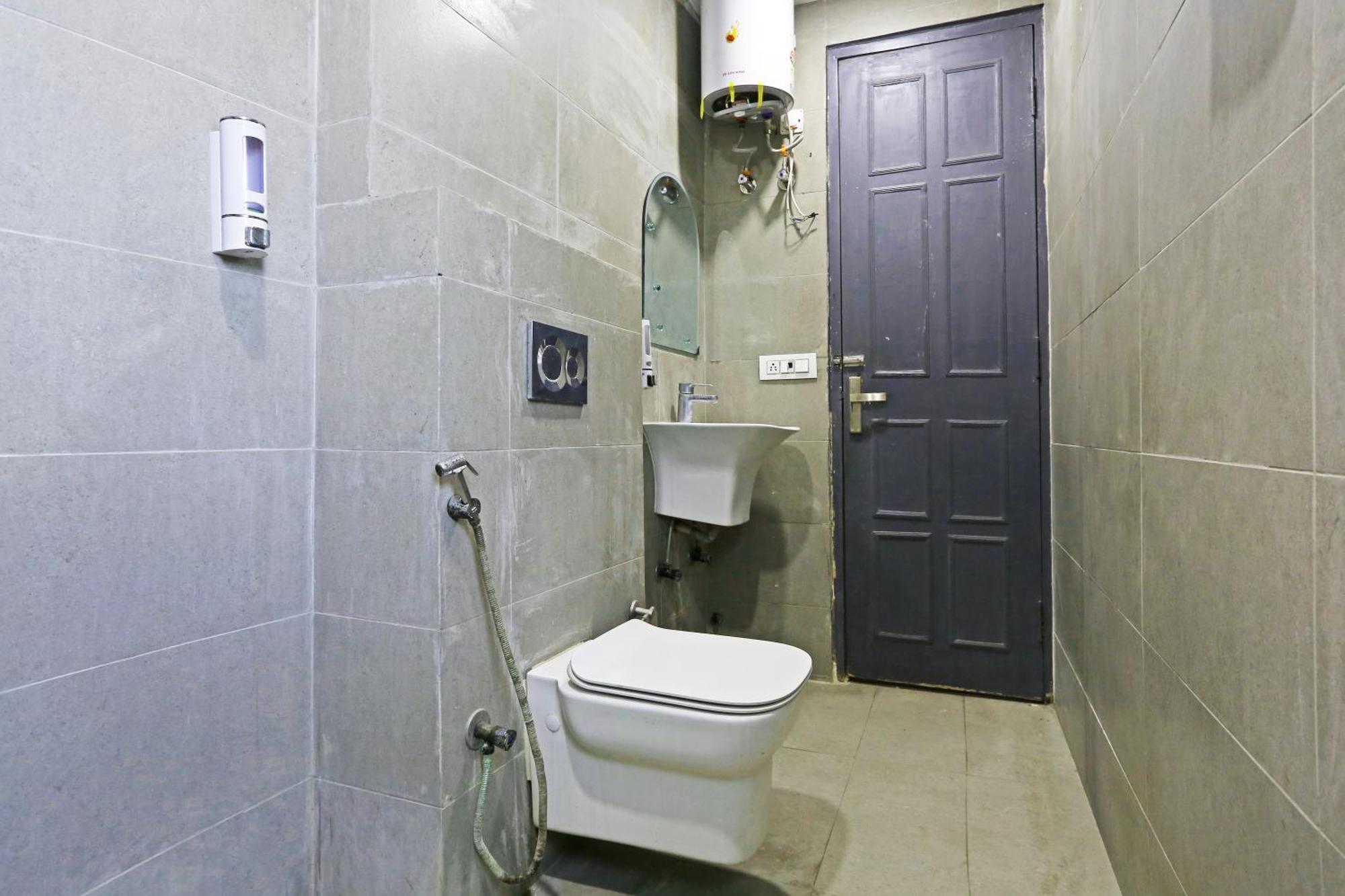 Hotel Twamev Residency Uttam Nagar Couple Friendly デリー エクステリア 写真