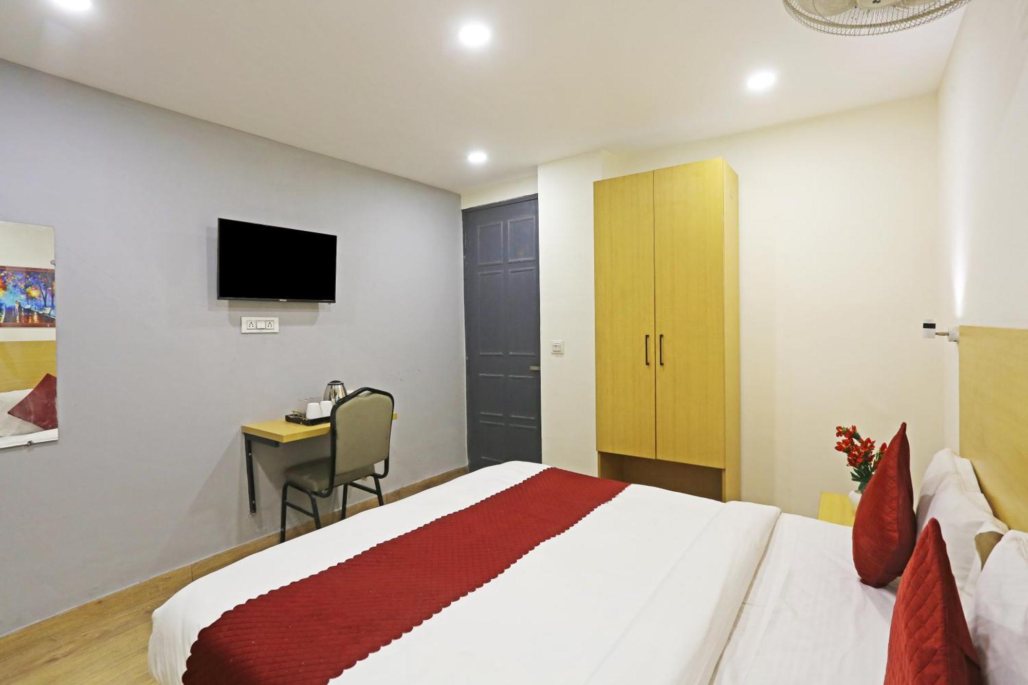 Hotel Twamev Residency Uttam Nagar Couple Friendly デリー エクステリア 写真