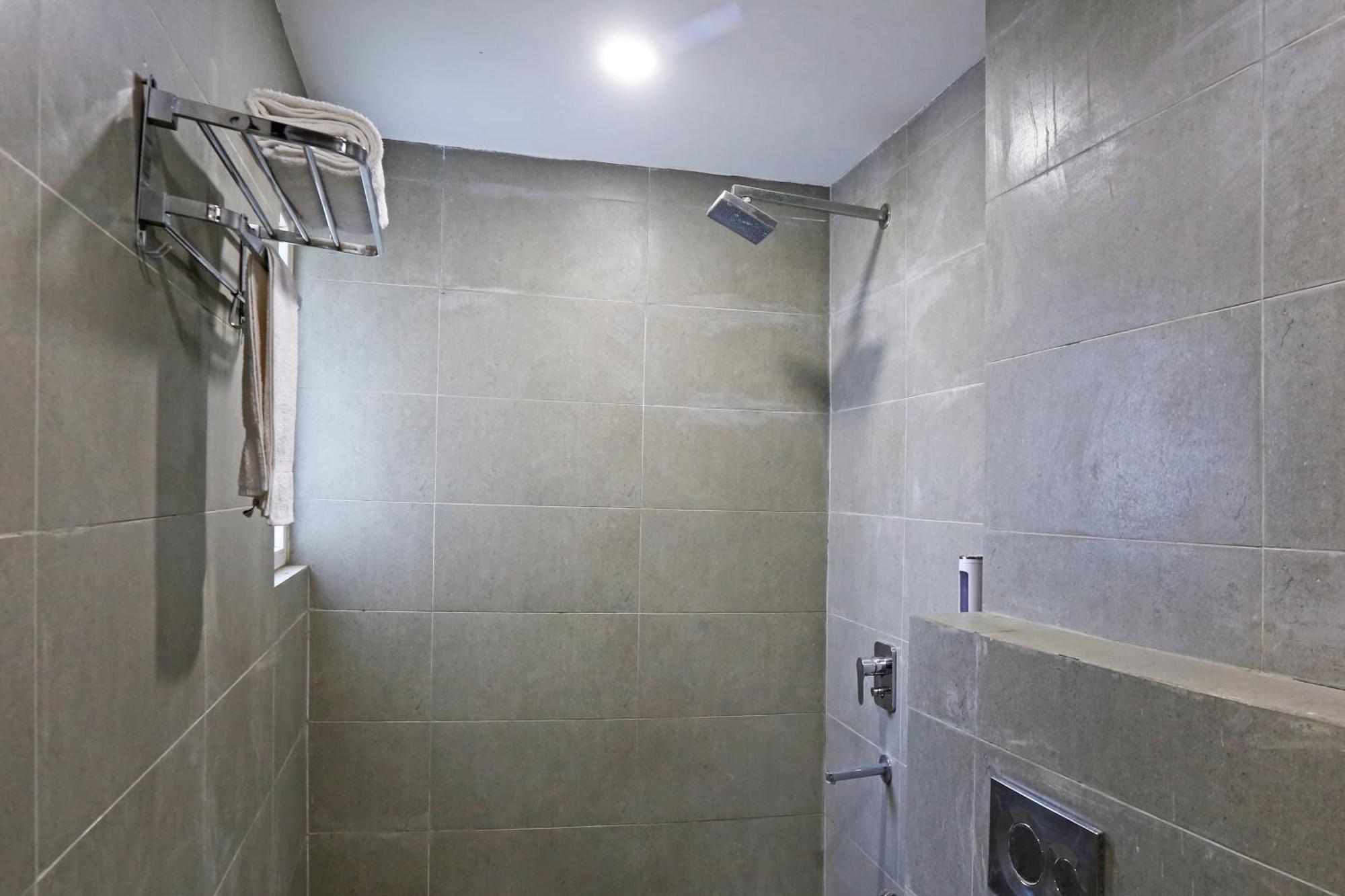 Hotel Twamev Residency Uttam Nagar Couple Friendly デリー エクステリア 写真