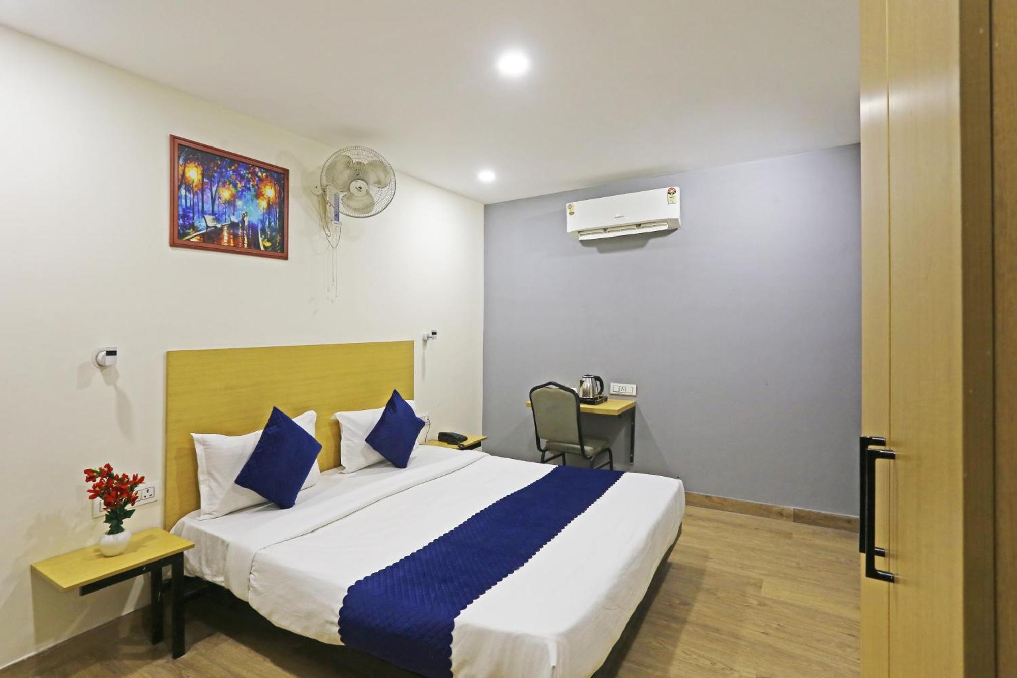 Hotel Twamev Residency Uttam Nagar Couple Friendly デリー エクステリア 写真