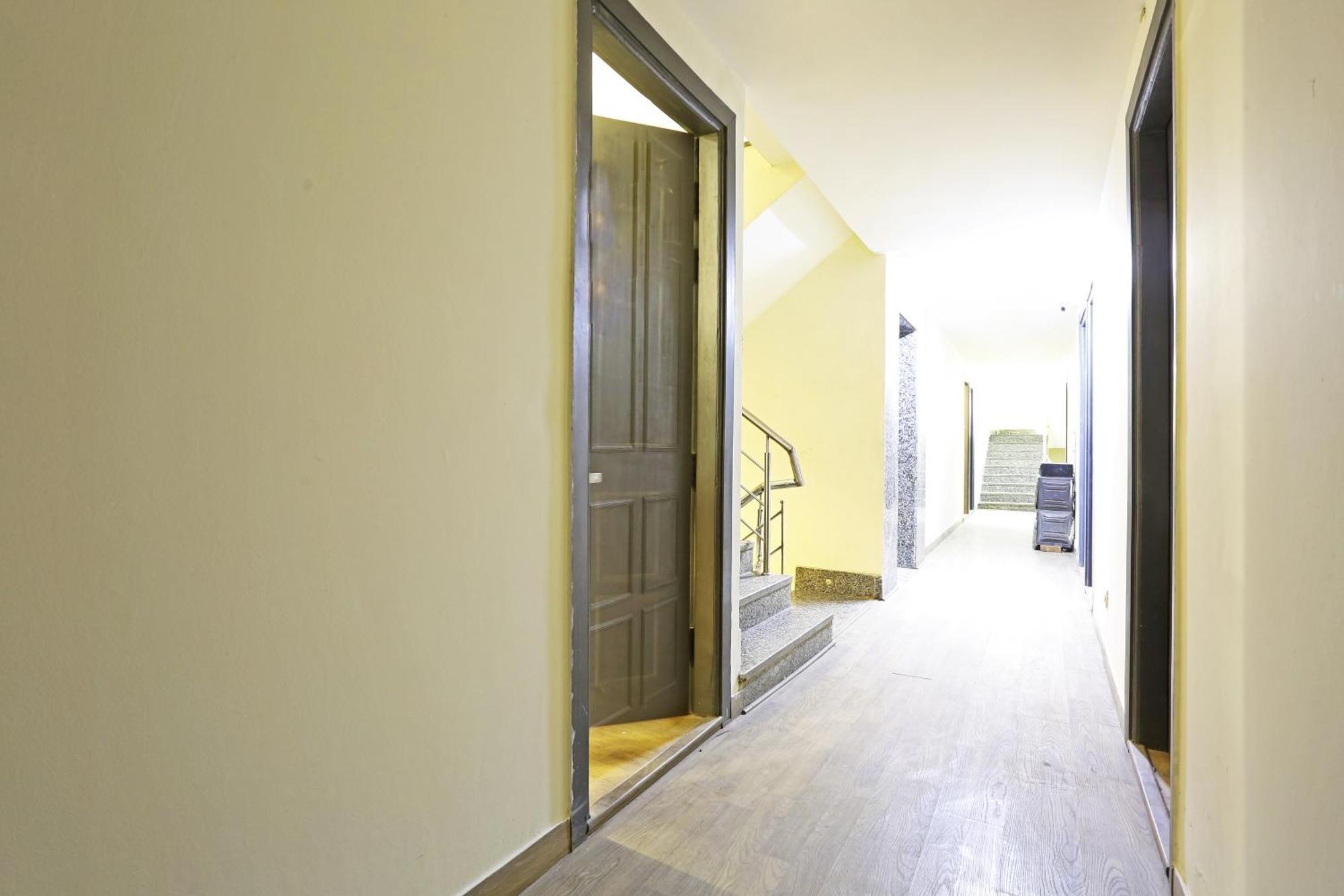 Hotel Twamev Residency Uttam Nagar Couple Friendly デリー エクステリア 写真