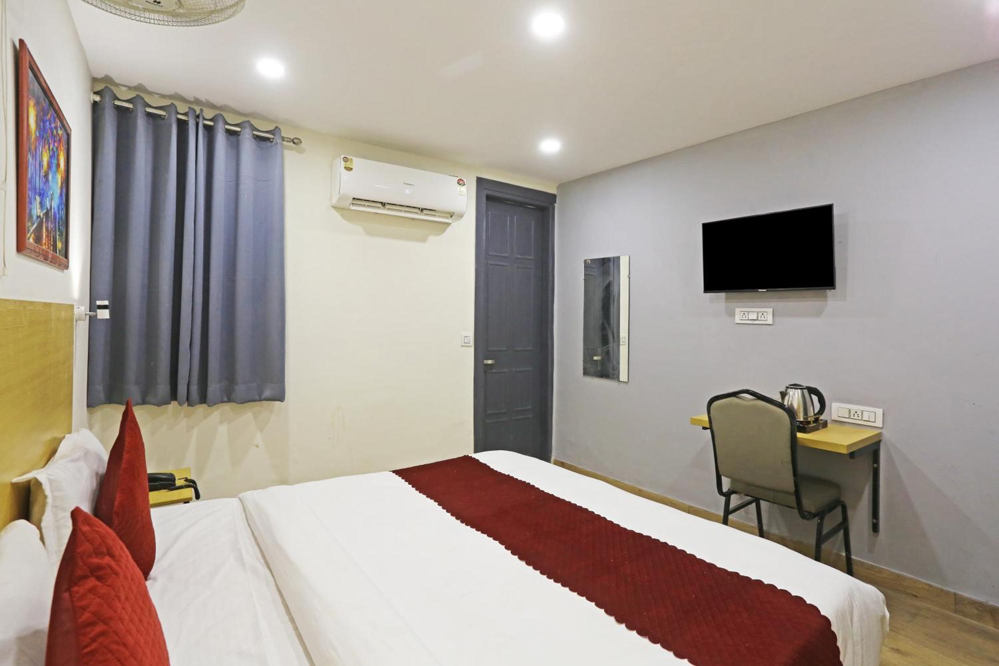 Hotel Twamev Residency Uttam Nagar Couple Friendly デリー エクステリア 写真
