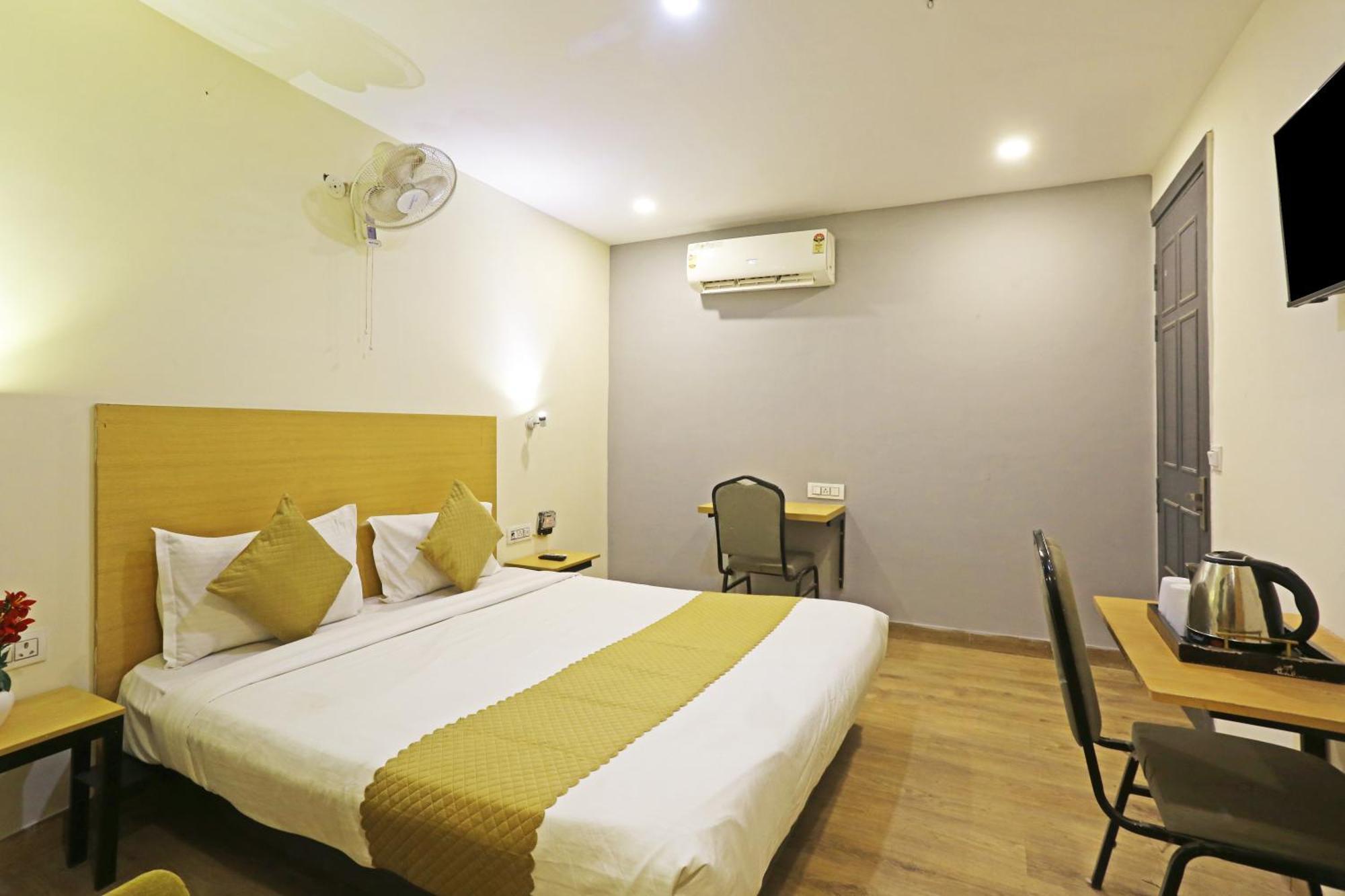 Hotel Twamev Residency Uttam Nagar Couple Friendly デリー エクステリア 写真