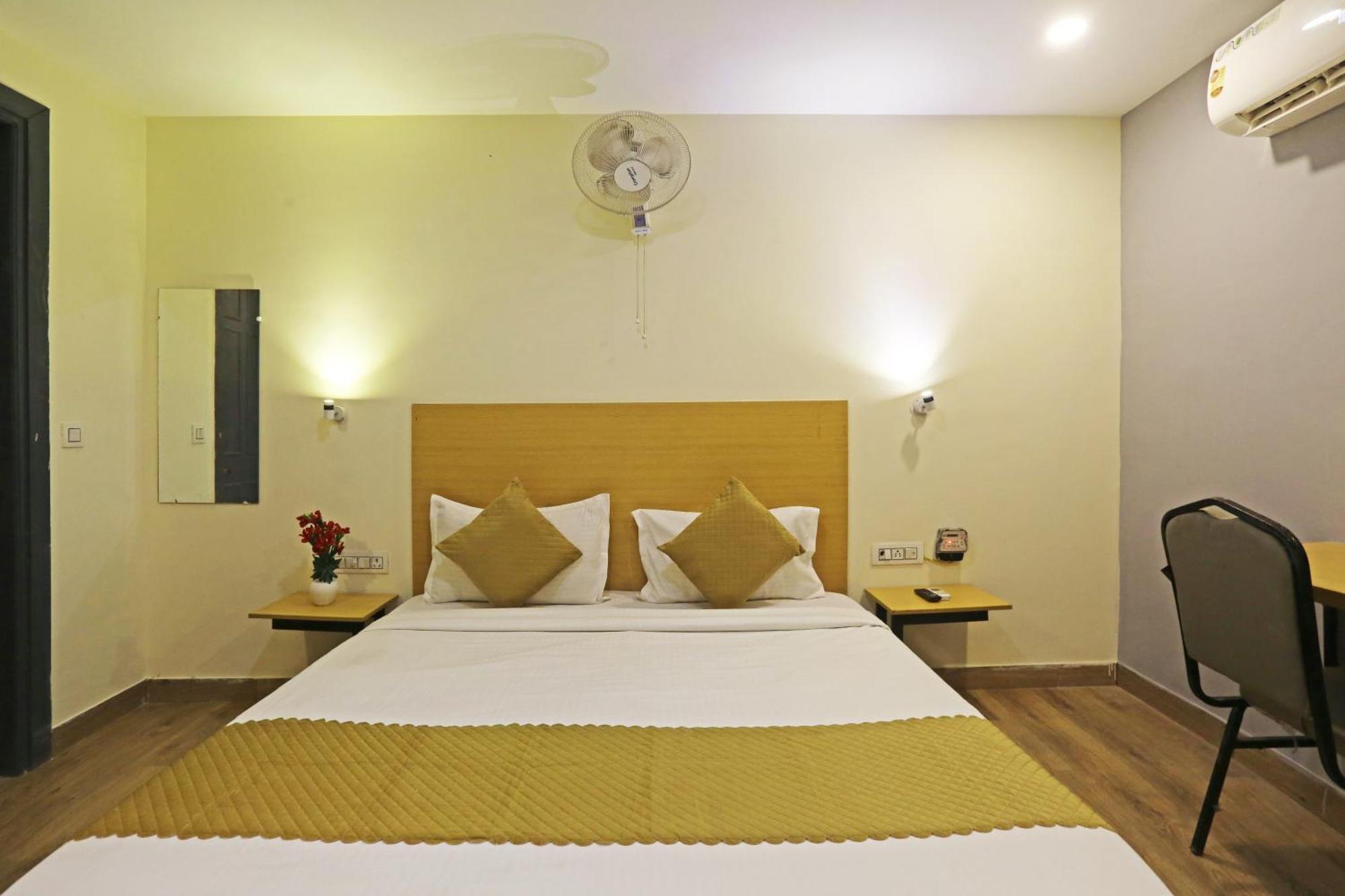 Hotel Twamev Residency Uttam Nagar Couple Friendly デリー エクステリア 写真