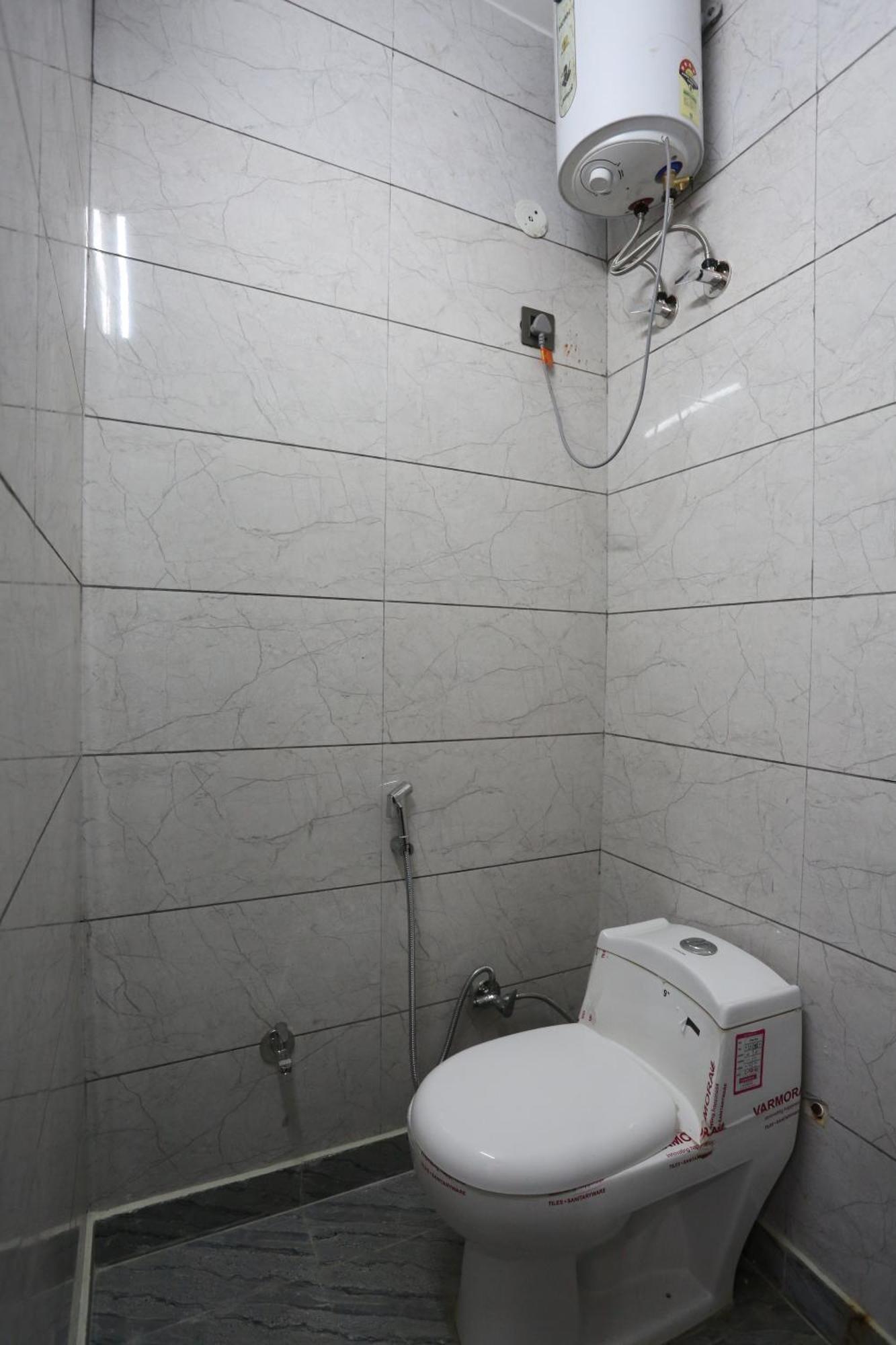 Hotel Twamev Residency Uttam Nagar Couple Friendly デリー エクステリア 写真
